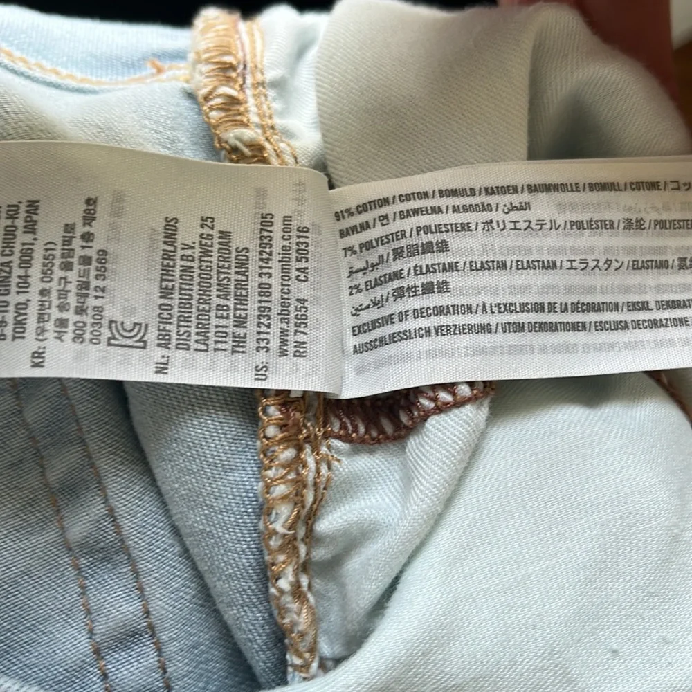 Hollister Jeans - Picture 7 of 7